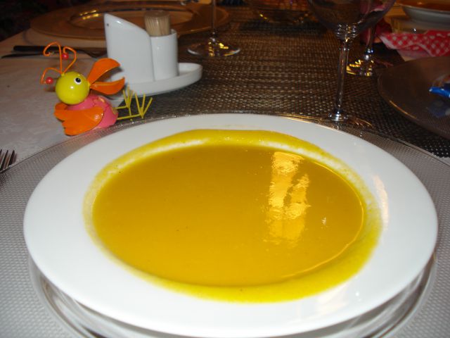 Korenčkova juha z ingverjem