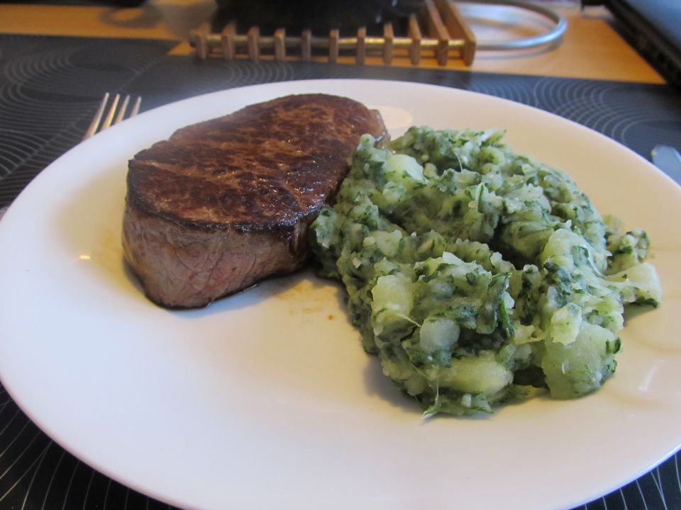 Pljučni steak medium in blitva s krompirjem