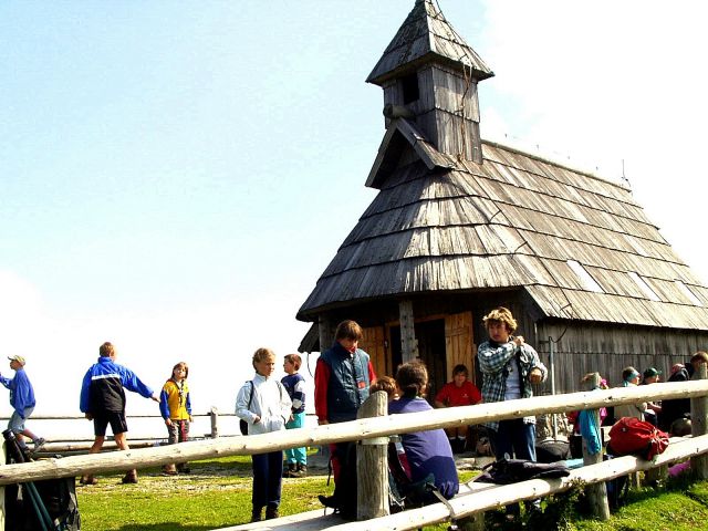 Cerkev Marije Snežne na Veliki planini