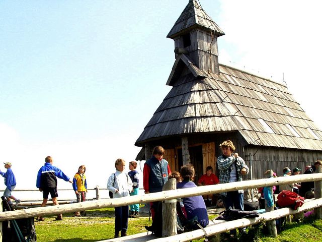 Cerkev Marije Snežne na Veliki planini