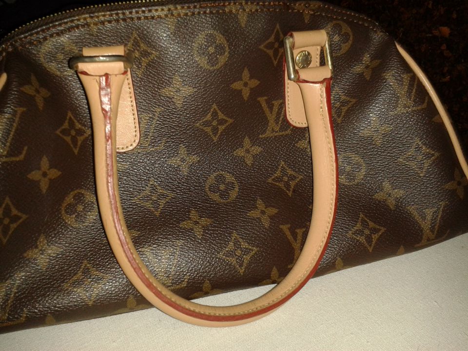 LV torbica (od blizu)