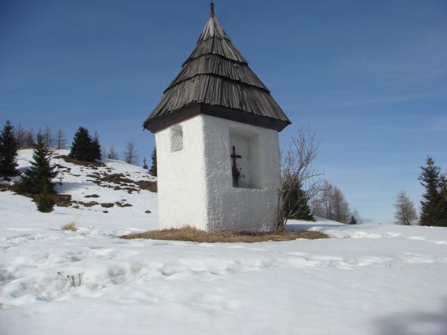 Znamenje - kapelica ob poti