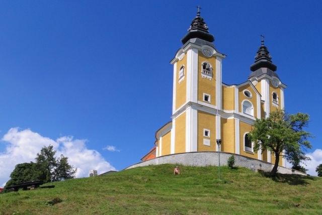 Markantna cerkev na gori Oljki - pod njo je še ena