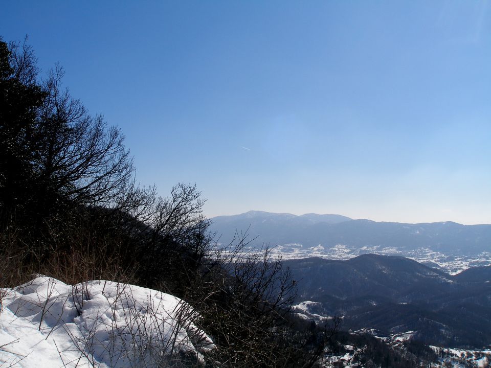 Pogled na Ivanščico z Ravne gore. Foto: Lojze Šmid