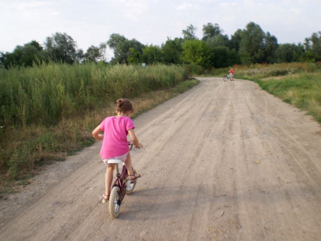 Jana na svom starom biciklu koji je uskladišten u Slavoniji