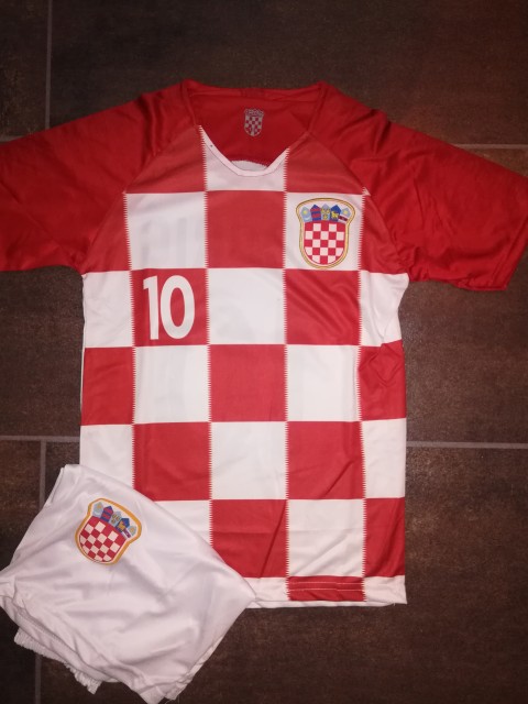 Nov dres, igralec Modrić
