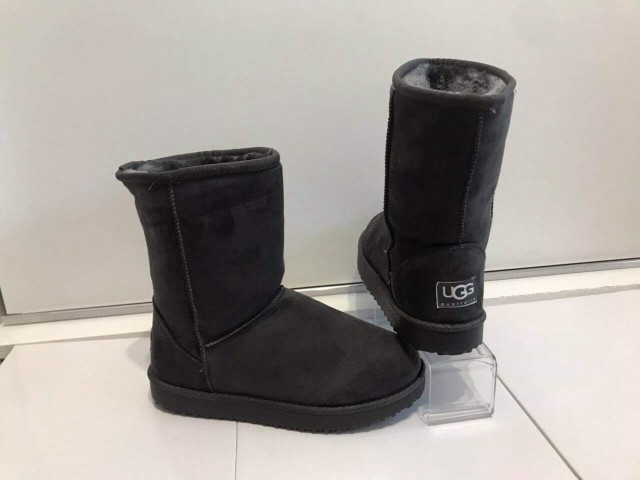 UGG 39