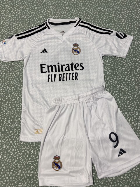 Mbpappe, Bellingham, Ronaldo dres - foto