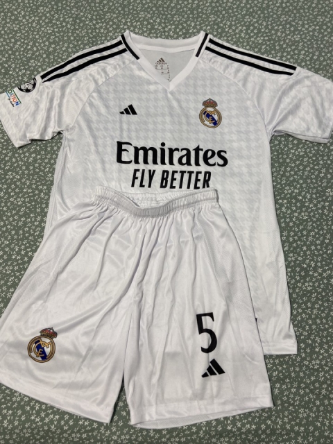 Mbpappe, Bellingham, Ronaldo dres - foto