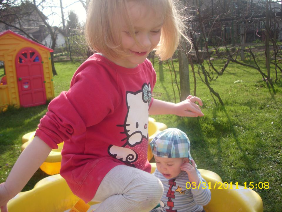 NINO - foto povečava