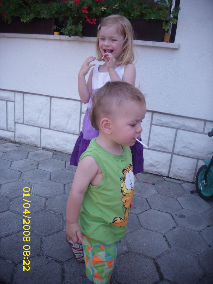 NINO - foto povečava