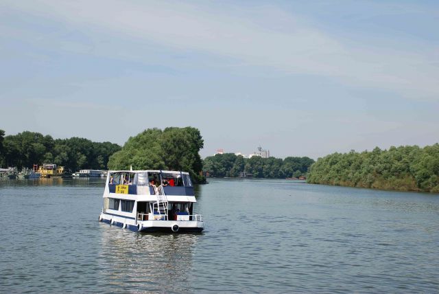 Plovi lađa Dunavom