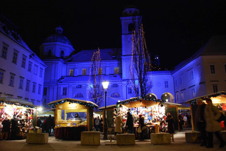 Nočni sprehod skozi praznično ljubljano  - foto povečava