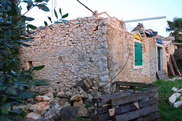 Amatersko rušenje in ljubiteljska adaptacija - foto