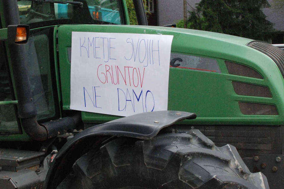 Protest s traktorji - foto povečava