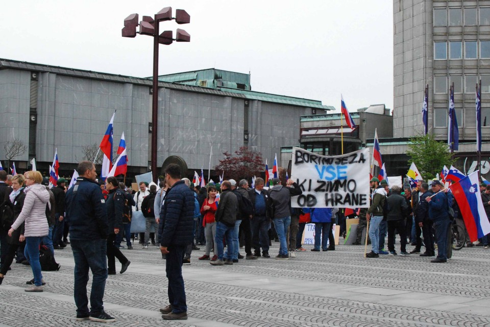 Protest s traktorji - foto povečava