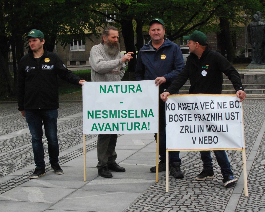 Protest s traktorji - foto povečava