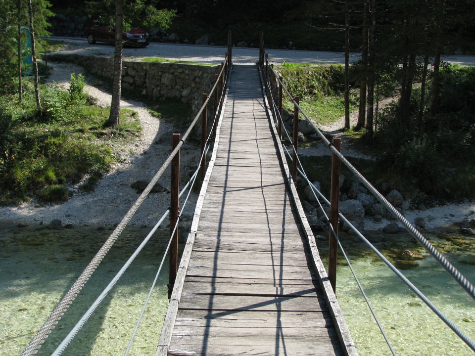 Trenta dolina reke soče ali smaragdne reke  - foto povečava