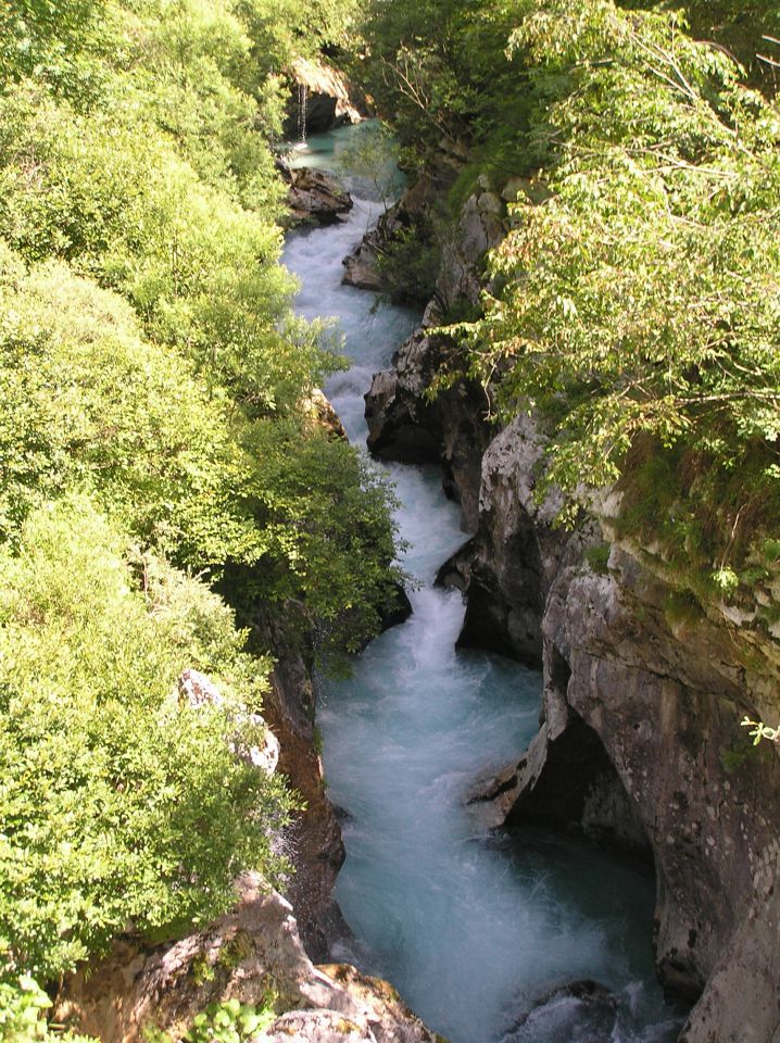 Trenta dolina reke soče ali smaragdne reke  - foto povečava