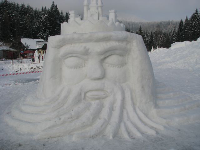 Gradovi kralja Matjaža pod Peco iz snega - foto