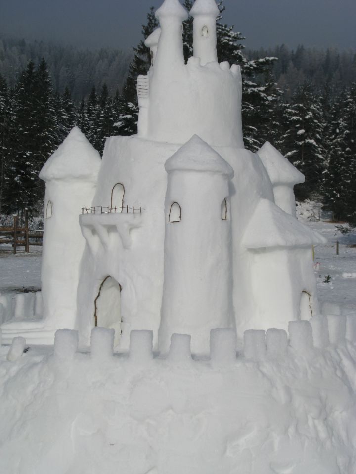 Gradovi kralja Matjaža pod Peco iz snega - foto povečava