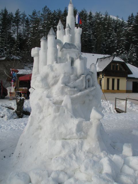 Gradovi kralja Matjaža pod Peco iz snega - foto
