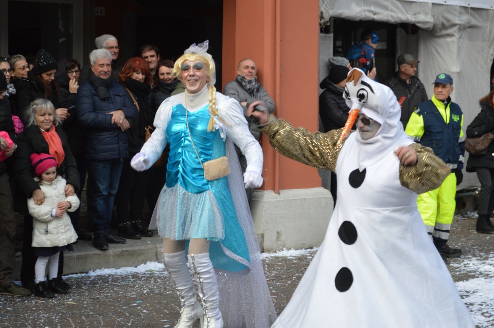 Pustni karneval cento -italija - foto povečava