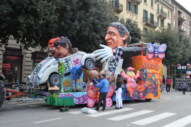 Pustni karneval verona - italija - foto