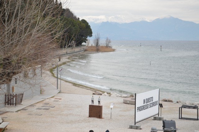 Sirmione -gardsko jezero italija - foto