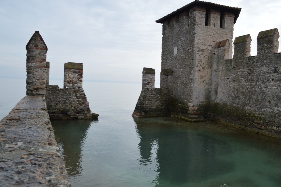 Sirmione -gardsko jezero italija - foto povečava