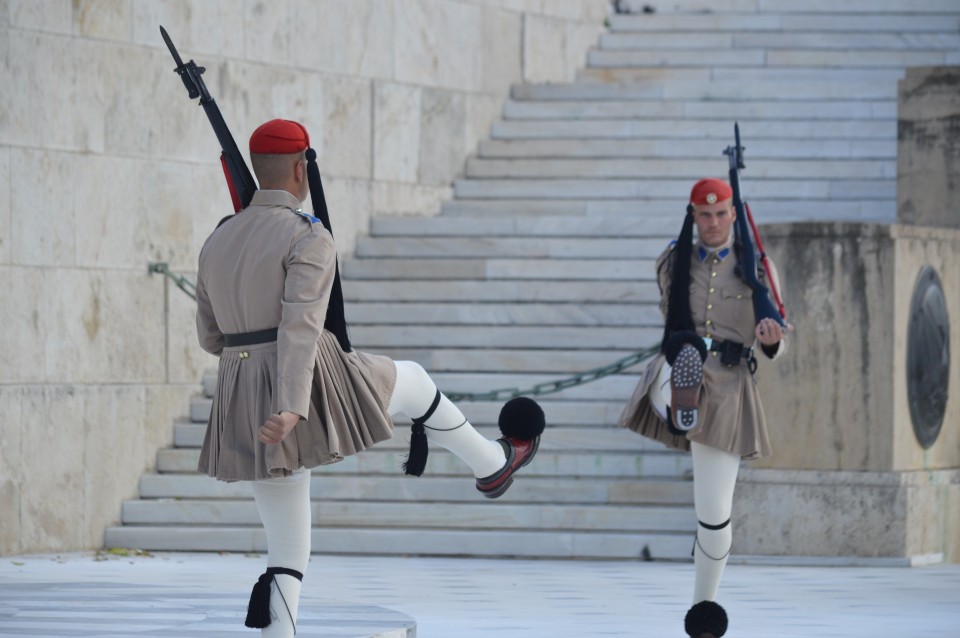 Atene- menjava straže pri parlamentu - foto povečava