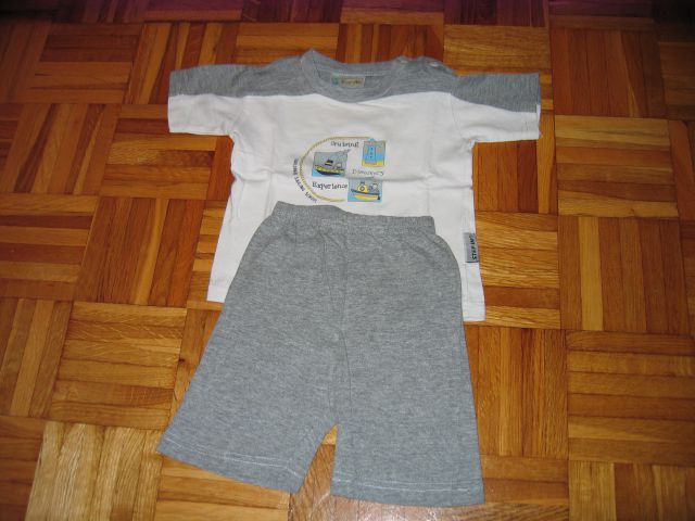 Komplet kratke hlače + majčka, vel. 68, skupaj 1,5 €