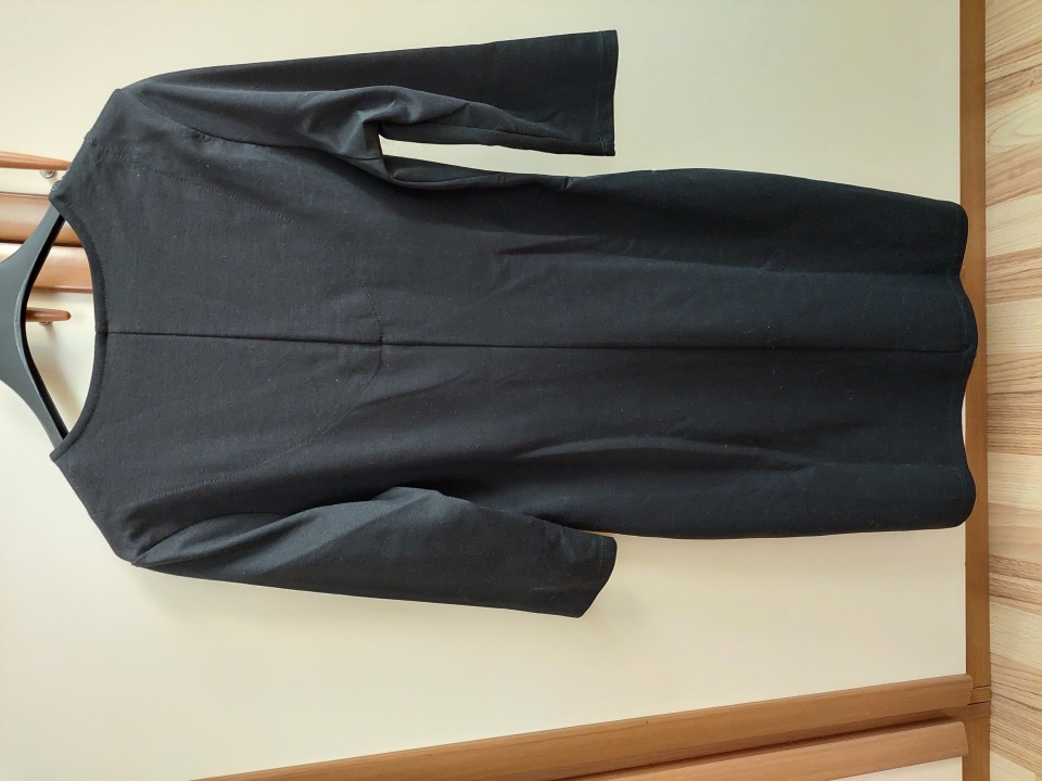 Ženska oblačila različne velikosti  - foto povečava