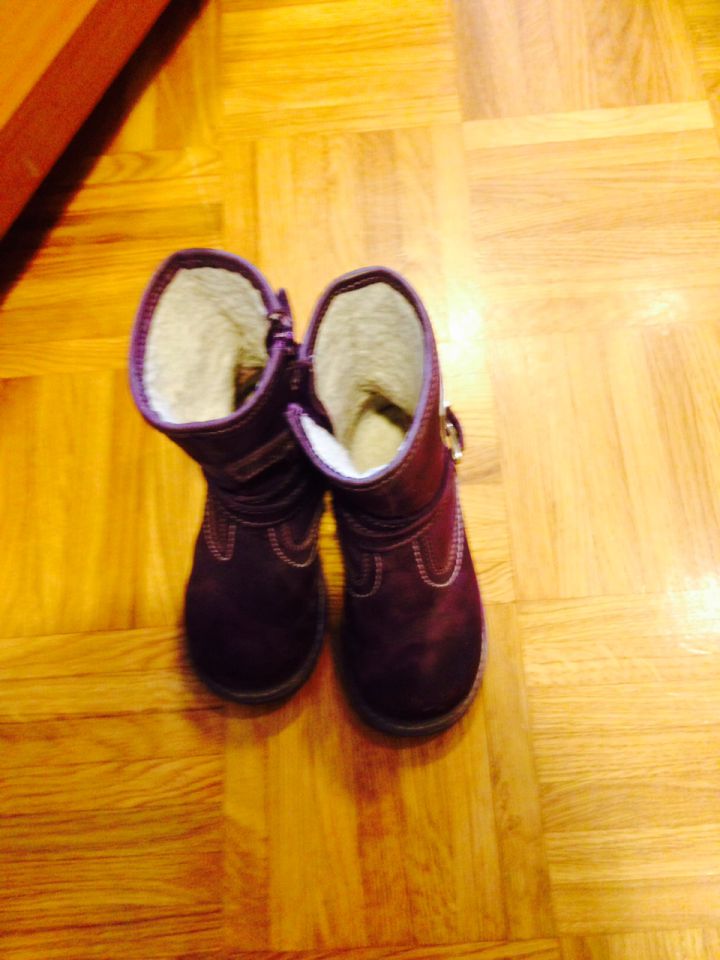 zimski čevlji za punčko, usnjeni podloženi velikost 26, cena 10 evrov