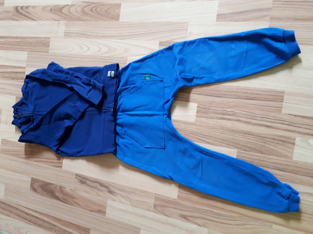 Komplet trinerka hlače in majčka št 116 12€