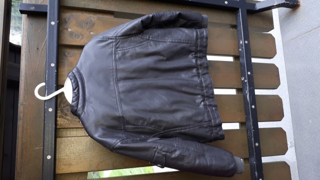 Usnjena jakna št. 98 10€