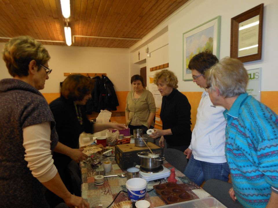 Likovna delavnica:izdelava sveck-25.2.2013 - foto povečava