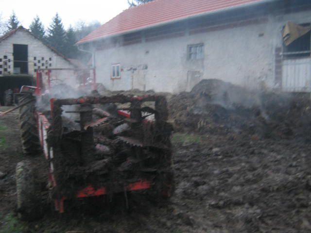 Vožnja gnoja jesen 2012 - foto