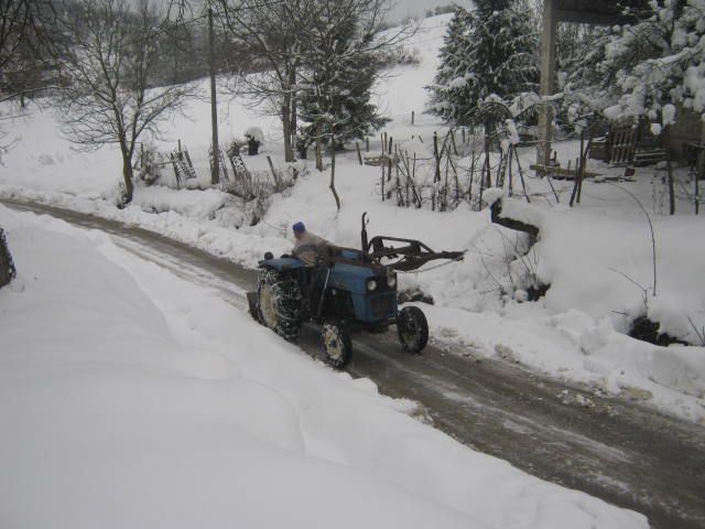 Zimske radosti čišćenje snjega 2012 - foto