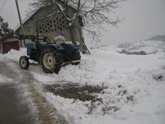 Zimske radosti čišćenje snjega 2012 - foto