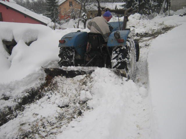 Zimske radosti čišćenje snjega 2012 - foto povečava