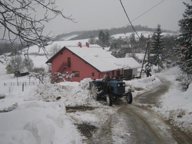 Zimske radosti čišćenje snjega 2012 - foto povečava