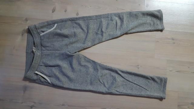 Zara baggy sivo bleščeče hlače 11/12 let 8€
