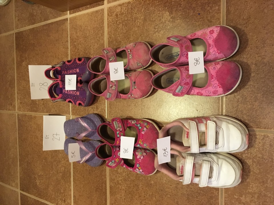 Obutev deklica v št. 27 in 28