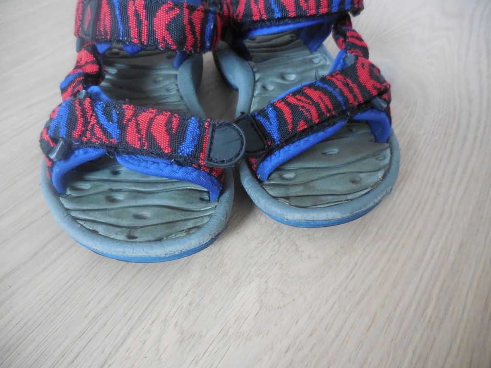 sandali mckinley 29; 8 eur