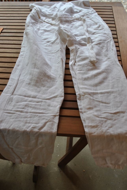 Bele nosečniške hlače H&M št. 34 (primerna za 36)