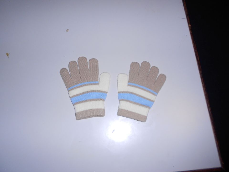 Različne rokavice - foto povečava