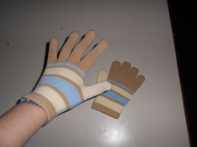 Različne rokavice - foto