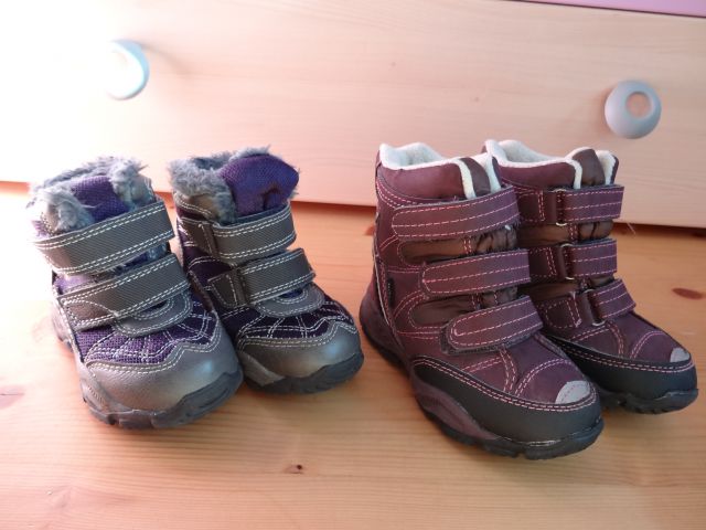 Zimski topli čevlji, zadaj 2x obuti št. 22, spredaj 23, zelo malo nošeni, cena 4€/par