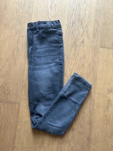 Reserved jeans punca 146